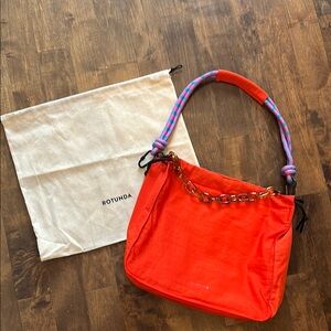 Vibrant Red Shoulder Bag with Contemporary Design